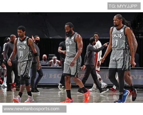 弗兰克盛赞西蒙斯表现出色并对特尔和库杜斯的进球感到欣喜